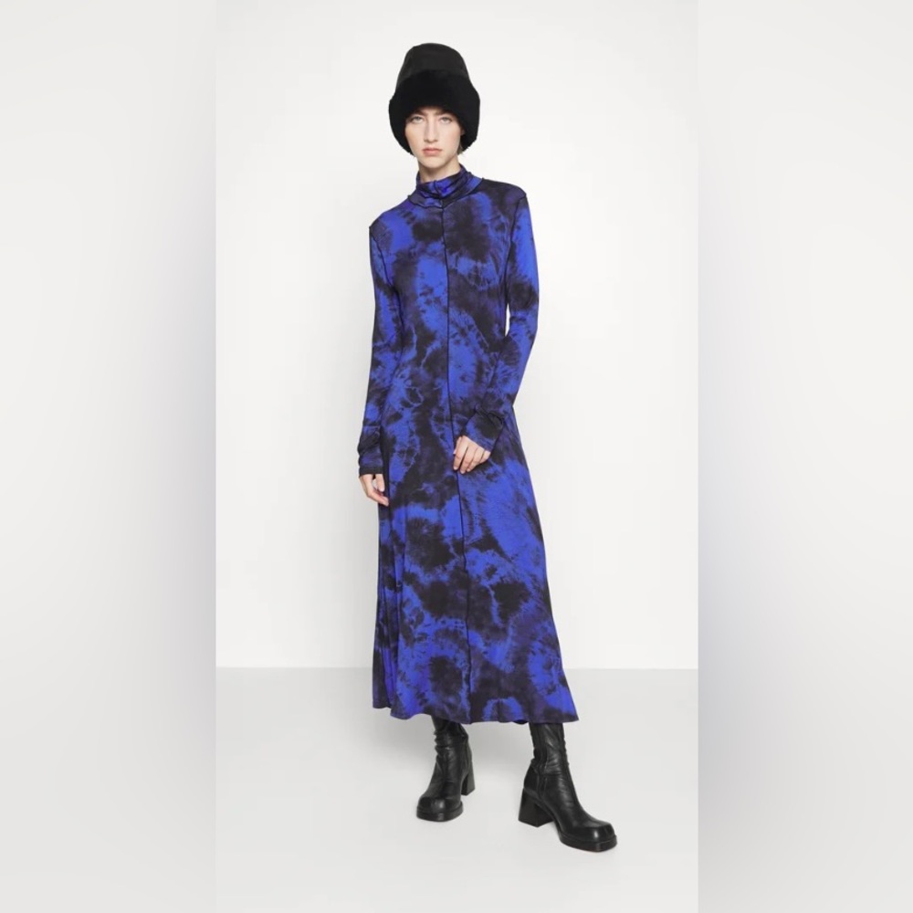 PROENZA SCHOULER
WHITE LABEL
Marble Jersey Turtleneck Dress in
Ultramarine/Black